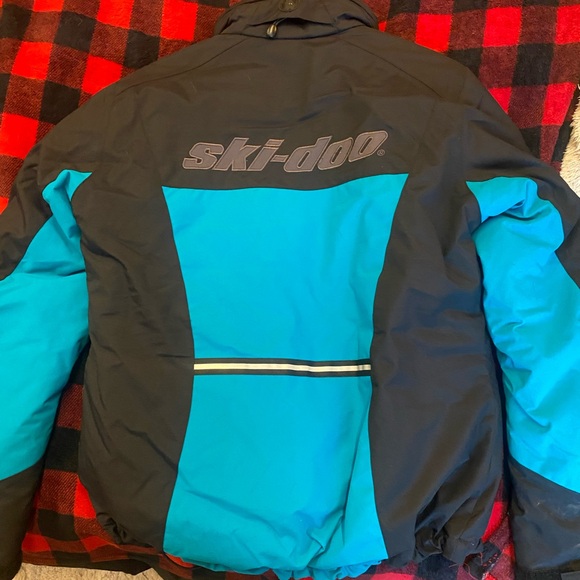 Ski Doo Women’s Snowmobile/Winter Jacket - Picture 3 of 4